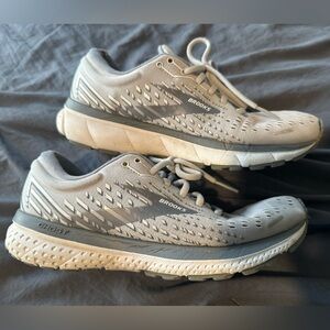 Brooks Ghost Light Gray Women’s 8